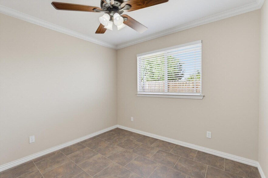 Building Photo - 286 Pilgrim Rd