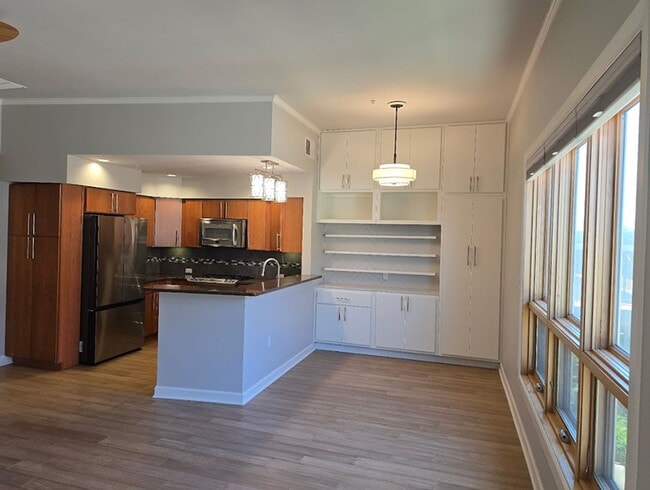 Building Photo - Charming Condo in Walkable Nob Hill – Comfort, Convenience & Peace of Mind