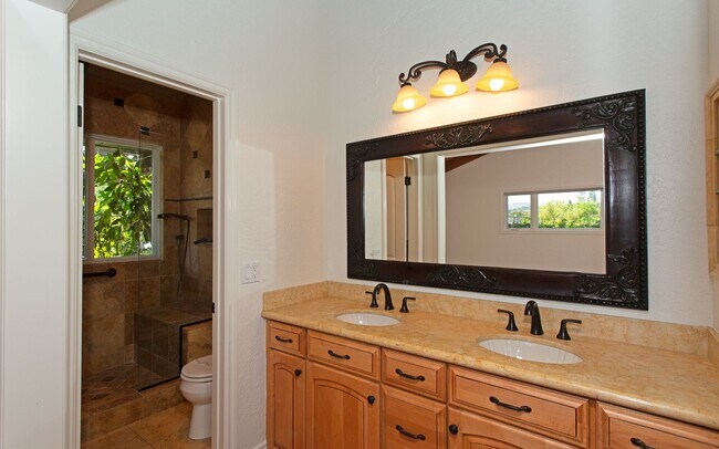 Building Photo - Stunning & Spacious Encinitas Home w/ Gorg...