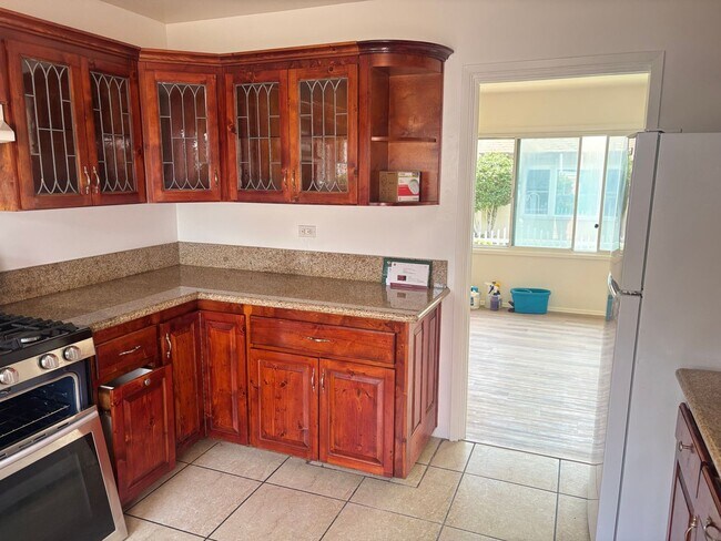 Building Photo - 2 bedrooms duplex in Chula Vista