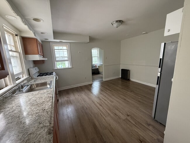 Building Photo - 138 Mott St