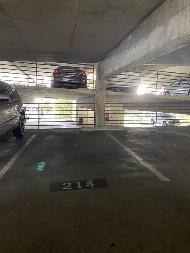 covered secured parking - 98-500 Koauka Loop