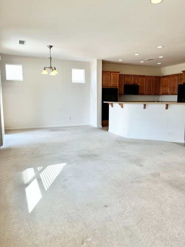 Building Photo - 1135 Cliff Park Way