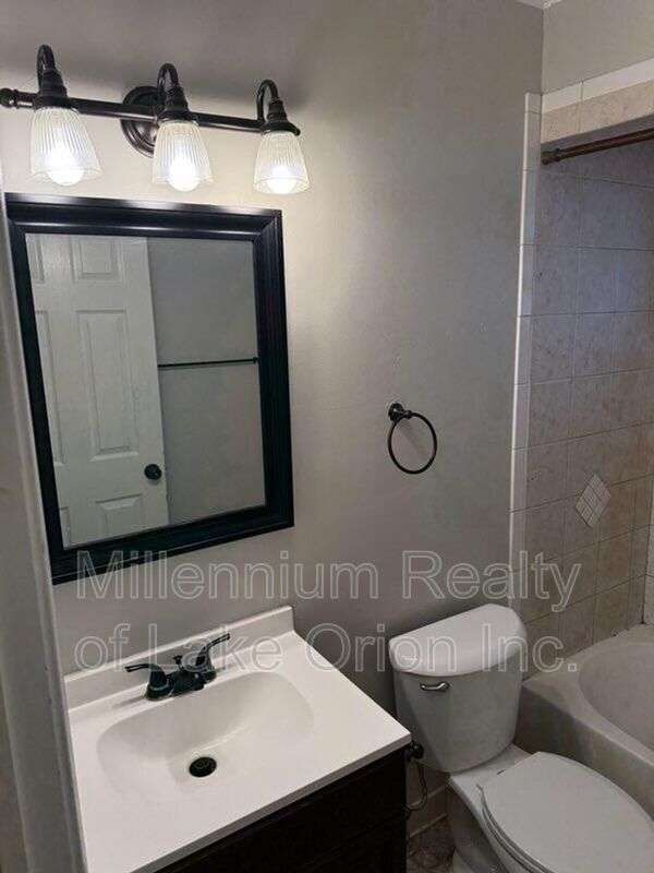 Building Photo - 321 W Princeton Ave