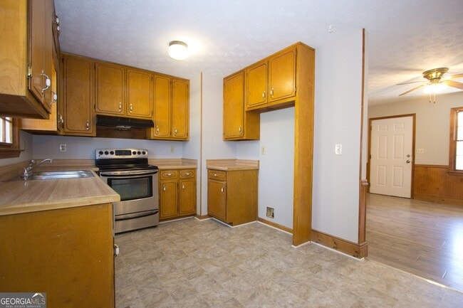 Building Photo - 2420 Green Rd