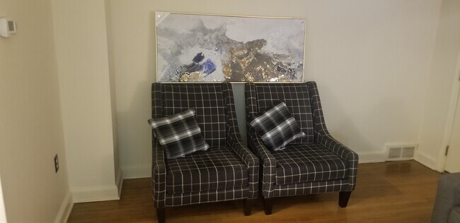 living room - 3136 N 5th St