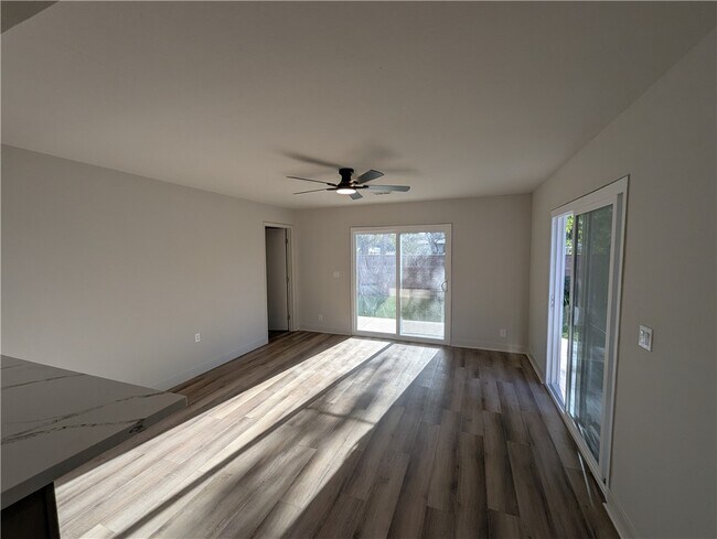 Building Photo - 6295 Banner Ct