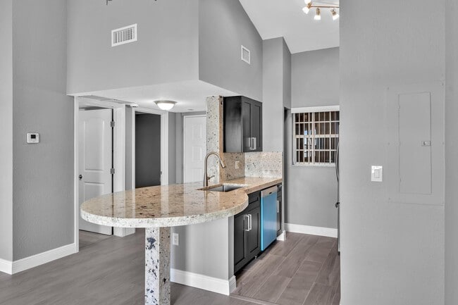 Building Photo - 2851 N Oakland Forest Dr