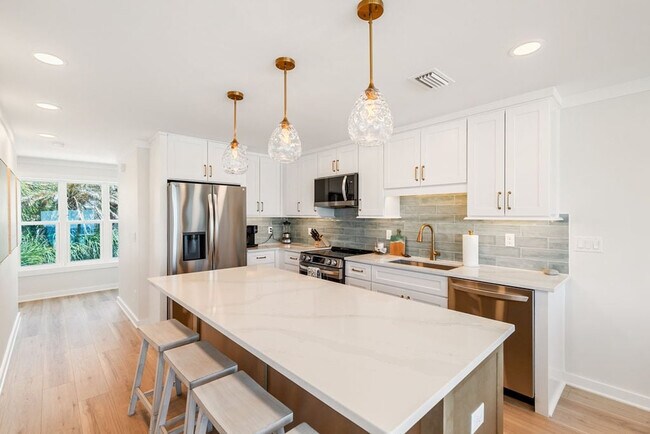 Building Photo - 100 S Spooky Ln