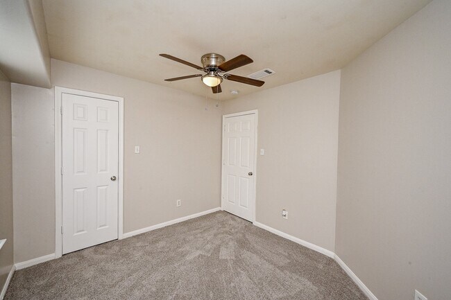 Building Photo - 6127 Yorkglen Manor Ln