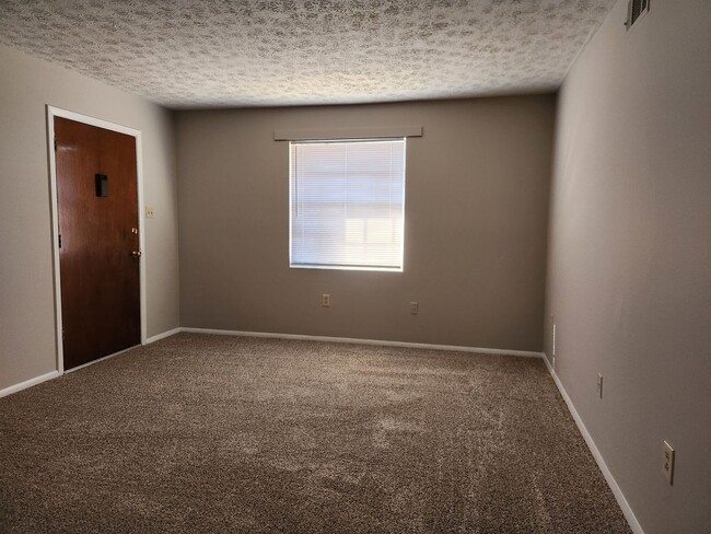 Building Photo - Two bedroom apartment near East 52nd and Myers Middle School