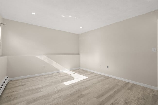 Building Photo - 68 Summer Ave
