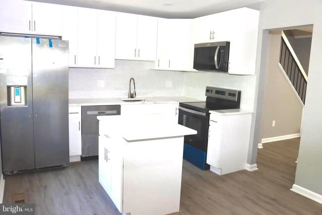 Building Photo - 1029 Kings Ct
