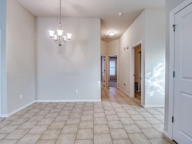 Building Photo - 4 Bedrooms/2 Baths/3Car - Deer Creek Schools - Gated Community of North Roselake Villas