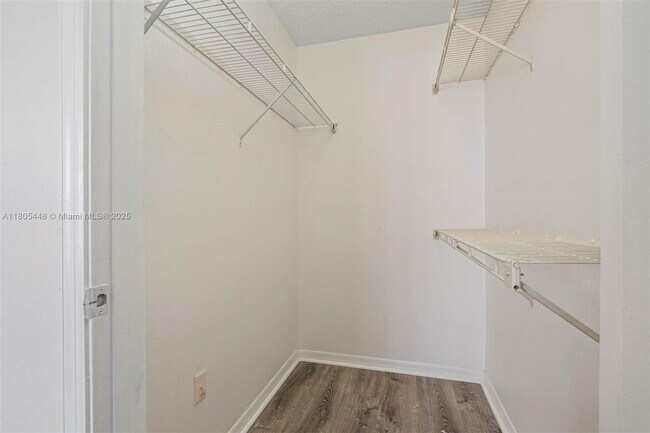 Building Photo - 1000 W Horatio St