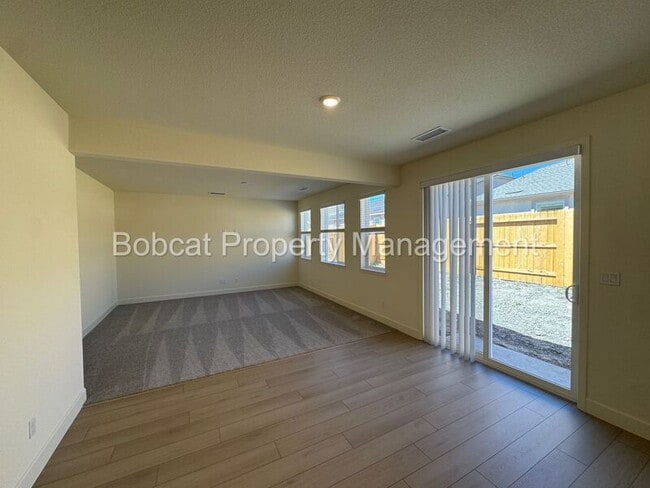 Building Photo - 1484 W Sunset Way