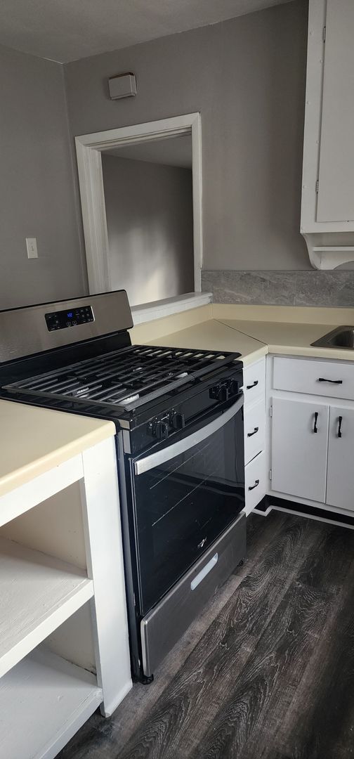 Building Photo - 5944 Engel Ave