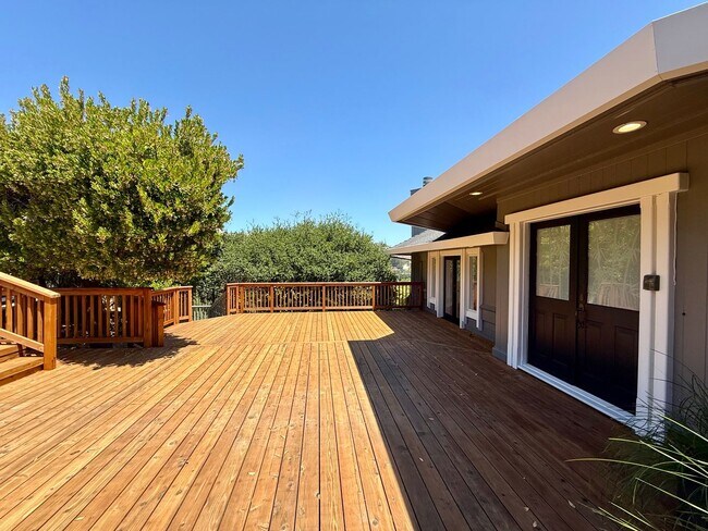 Building Photo - PANORAMIC BAY VIEW ESTATE IN PRESTIGIOUS TIBURON