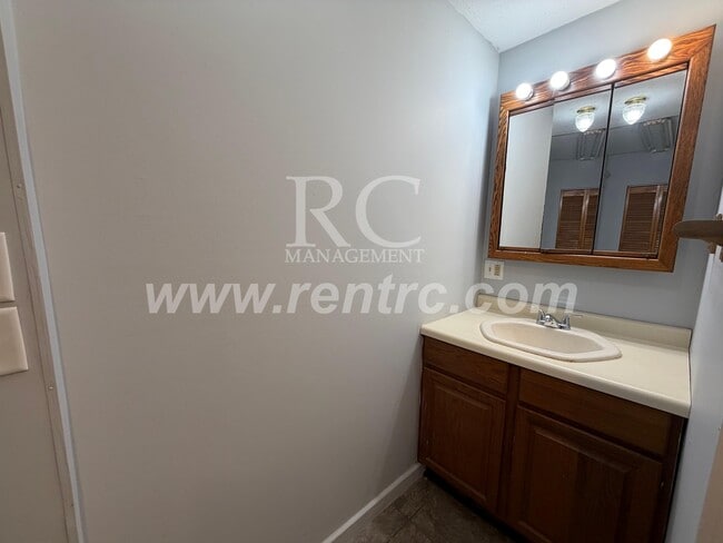 Building Photo - 1323 Grant-