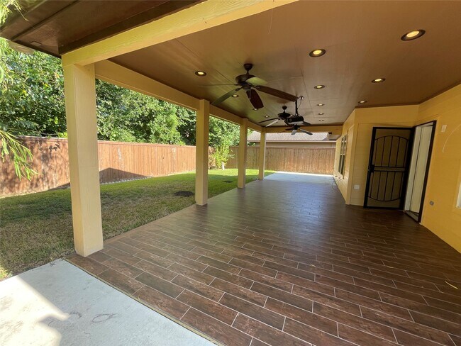 Building Photo - 9715 Raul Hector Dr