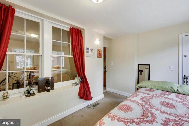 Building Photo - 4009 8th St NE