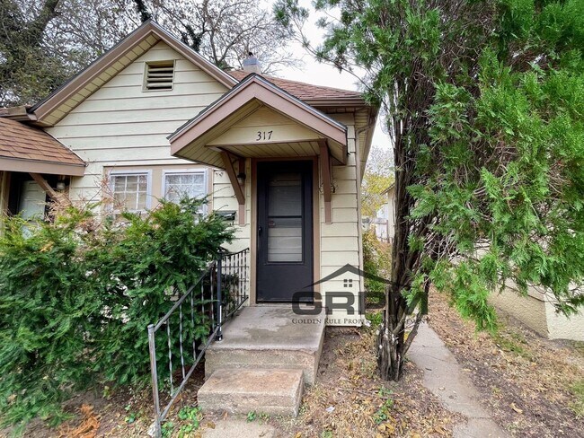Primary Photo - 1 Bed 1 Bath Duplex