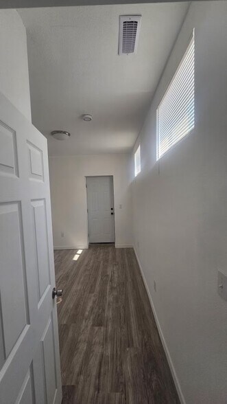 Building Photo - 500 32nd St
