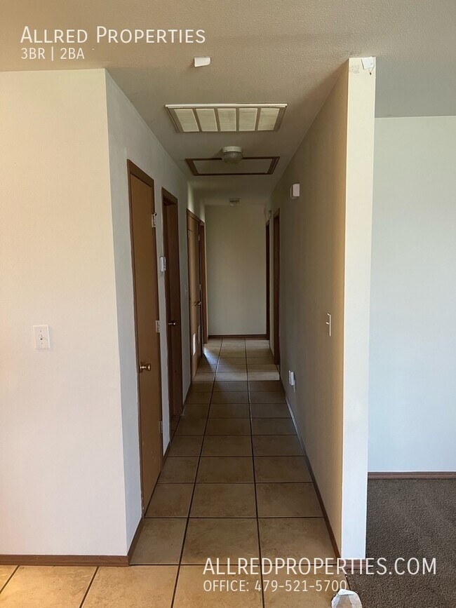 Building Photo - Duplex in Beautiful Rogers AR