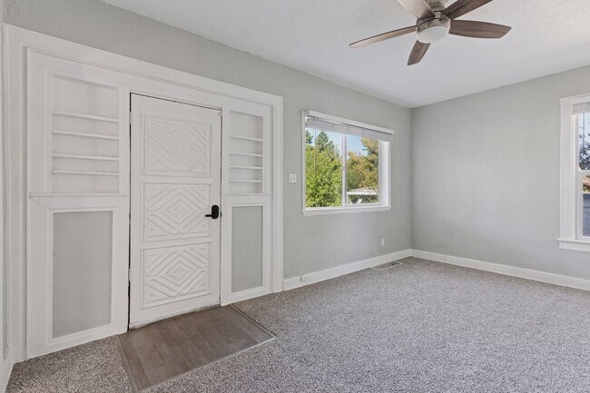 Building Photo - 3754 S Delaware St