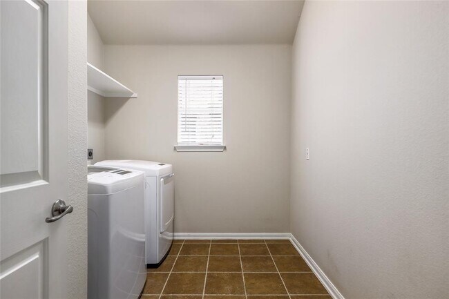 Building Photo - 5723 York Bridge Cir