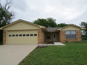 Building Photo - Step into comfort and style with this beautiful 3-bedroom home!