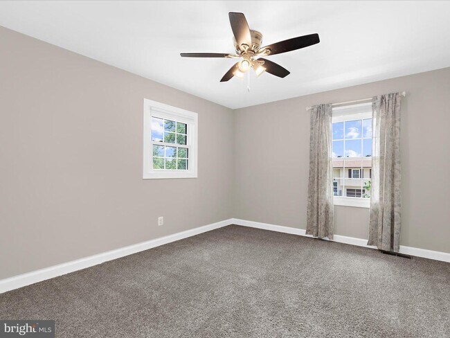 Building Photo - 7896 Pavilion Dr