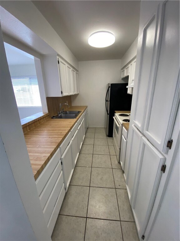 Building Photo - 313 Easy St