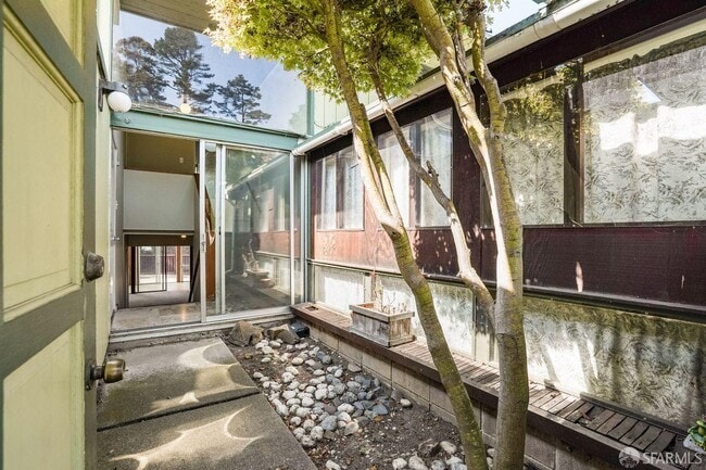 Building Photo - 172 Amber Dr