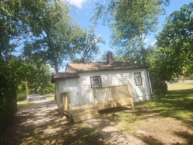Building Photo - 804 Palatka Rd