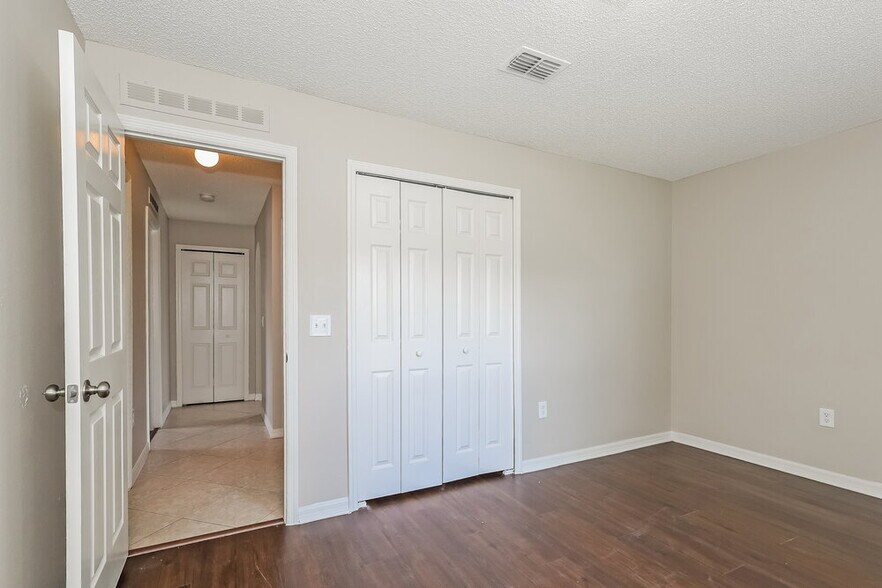 Building Photo - 225 Cranbrook Dr