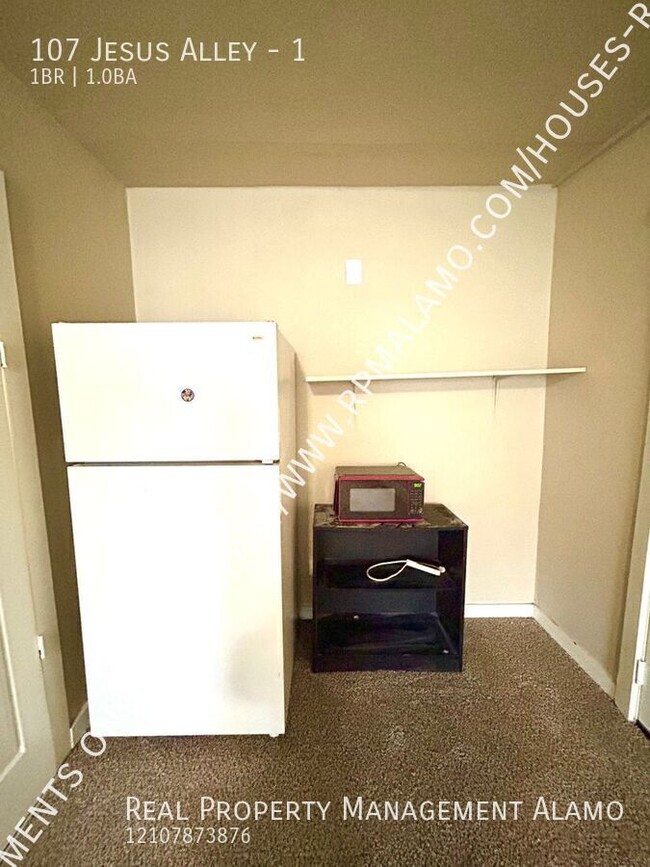 Building Photo - **MOVE-IN SPECIAL** AVAILABLE NOW! Charmin...