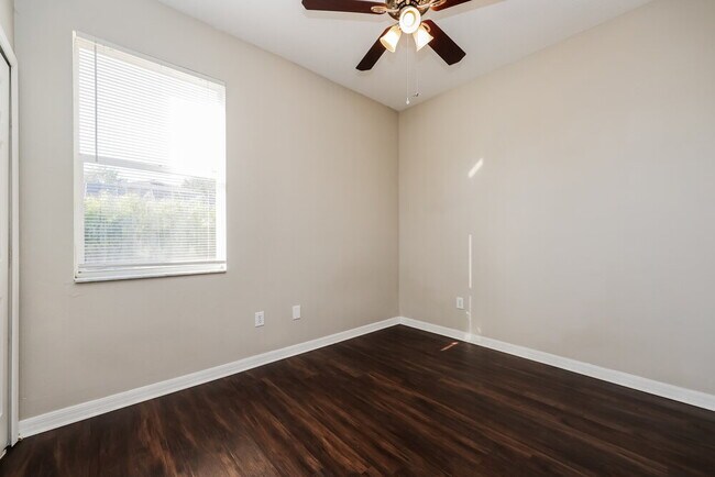 Building Photo - 6327 Bridgecrest Dr