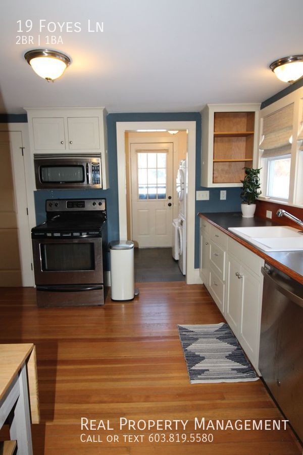 Building Photo - Cozy and Quaint 2 BD Kittery Point Cottage!