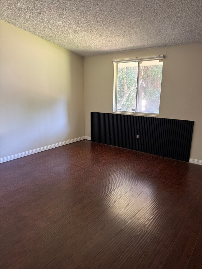 Building Photo - 4541 Collett Ave