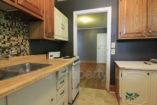 Building Photo - 301 Dupont Dr