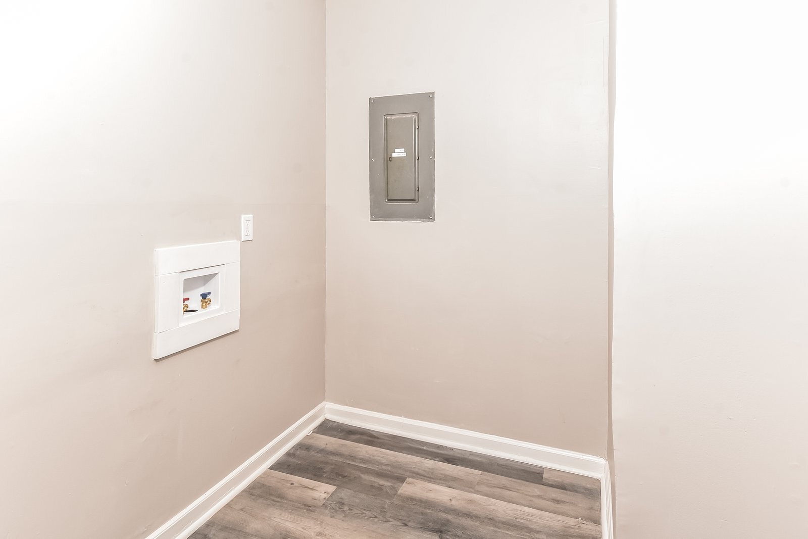 Building Photo - 7254 Pinedale Dr