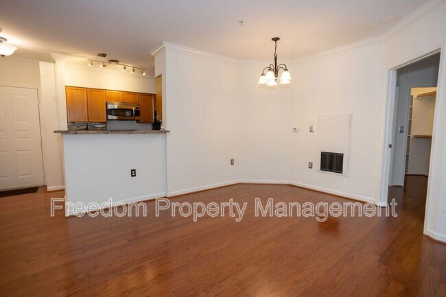 Building Photo - 2204 Westcourt Ln