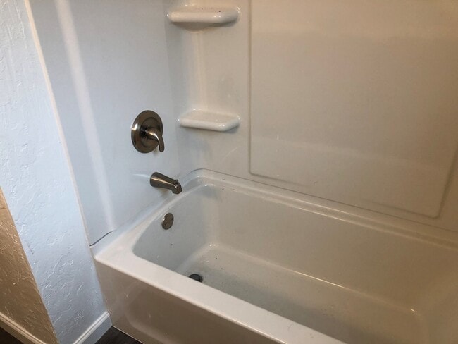 Building Photo - Updated 3 bedroom 1.5 bath duplex!