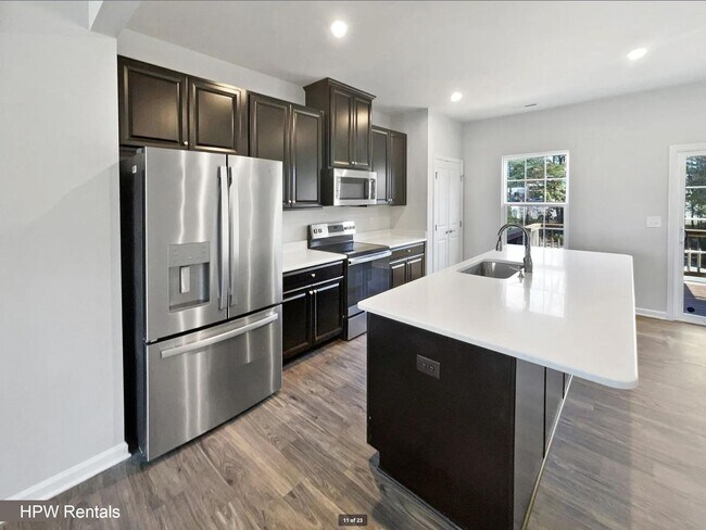 Building Photo - 3-Story End Unit Townhome with 3 Beds, 3 B...