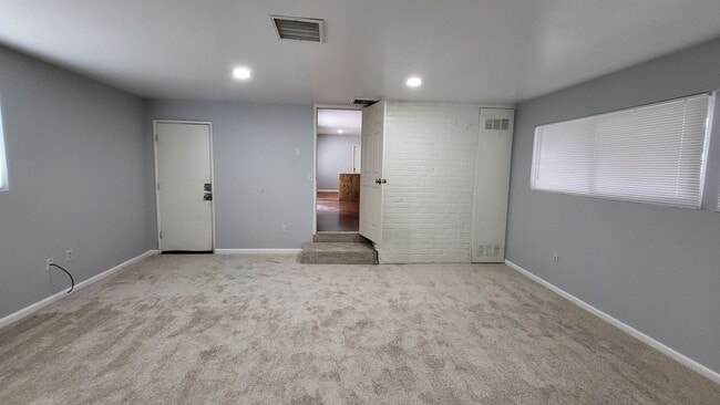 Building Photo - 2204 Bradley Ave