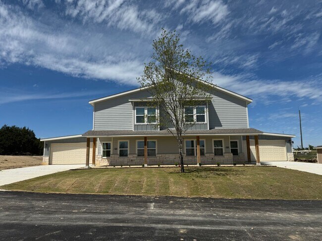 Building Photo - PEASTER ISD - HIGH CEILINGS - NO WATER BILL