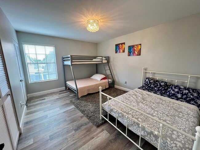 Building Photo - 12989 Meadowbreeze Dr