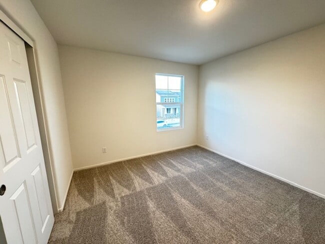 Building Photo - Newly built 5 + 3 With Solar! $4000/Month