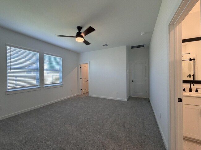 Building Photo - 4819 Legends Bay Dr